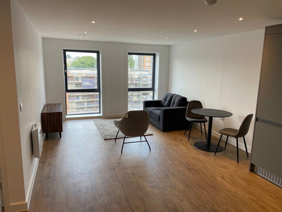 Flat Phoenix Close in Leeds