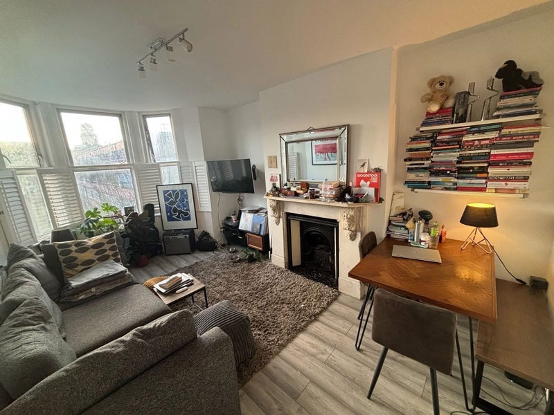 Room Kingsgate Road in Greater London