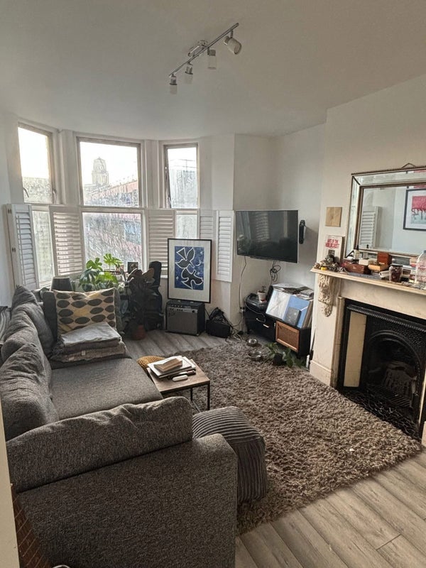Room Kingsgate Road in Greater London