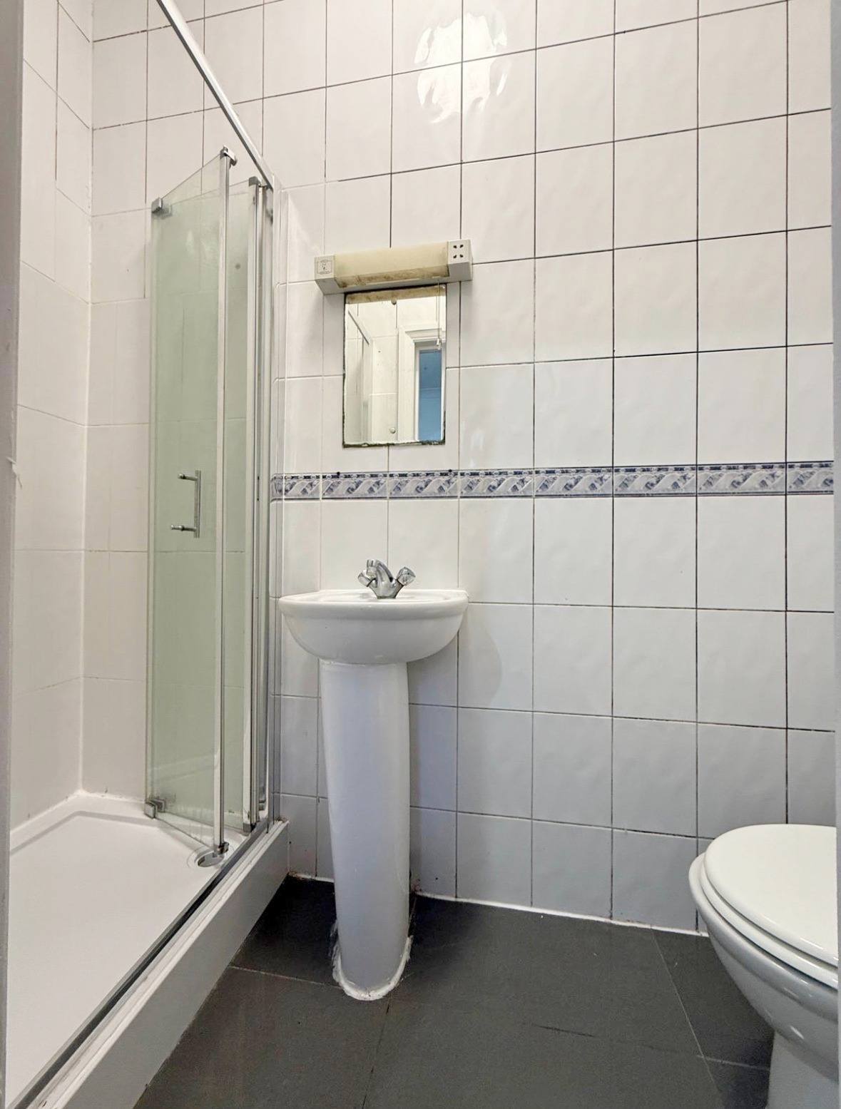 Room Sunnycroft Road in Greater London