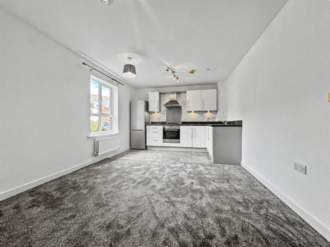 Flat Harrow Close in London