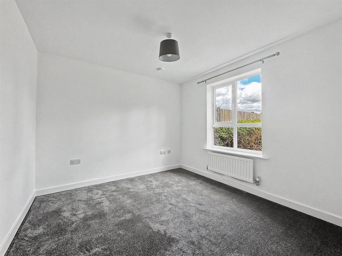 Flat Harrow Close in London