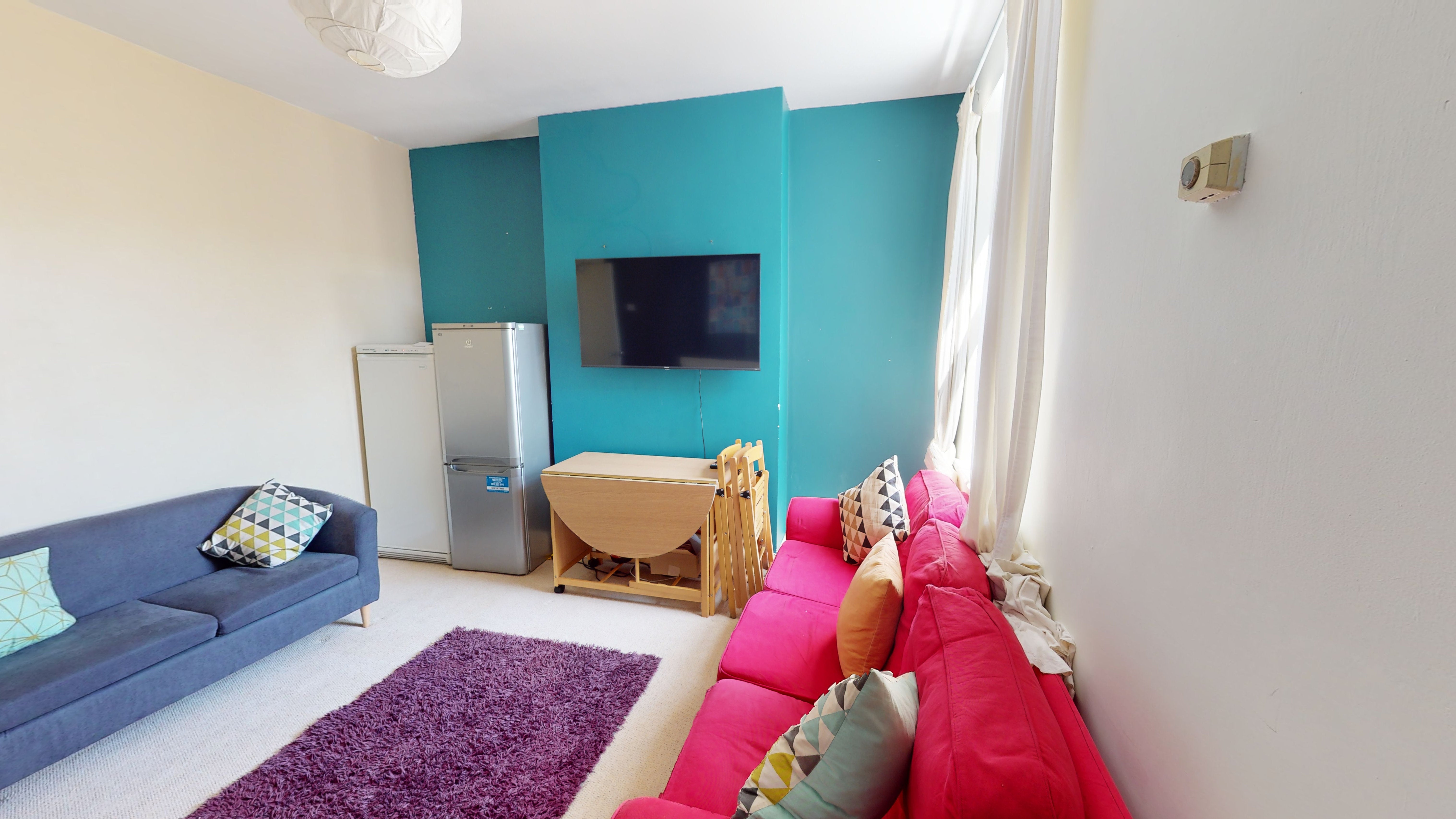 Room Leslie Road in Birmingham