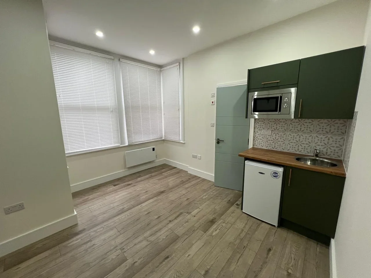 Room High Street in Cheshunt
