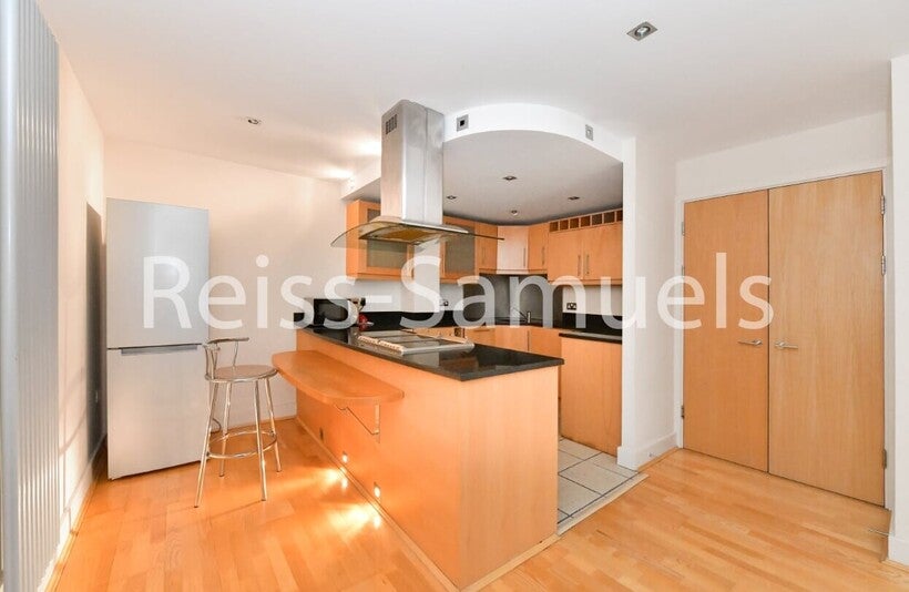 Flat Millharbour in Greater London