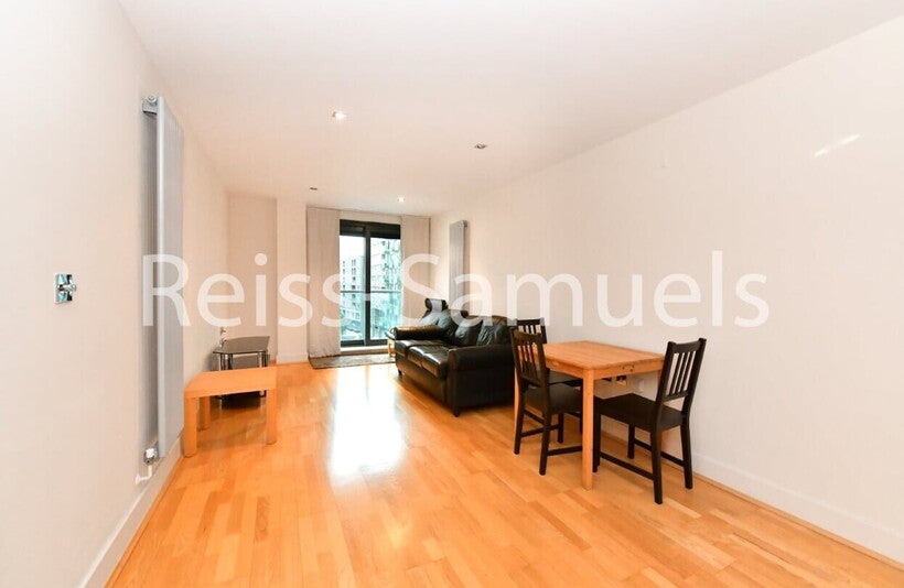 Flat Millharbour in Greater London