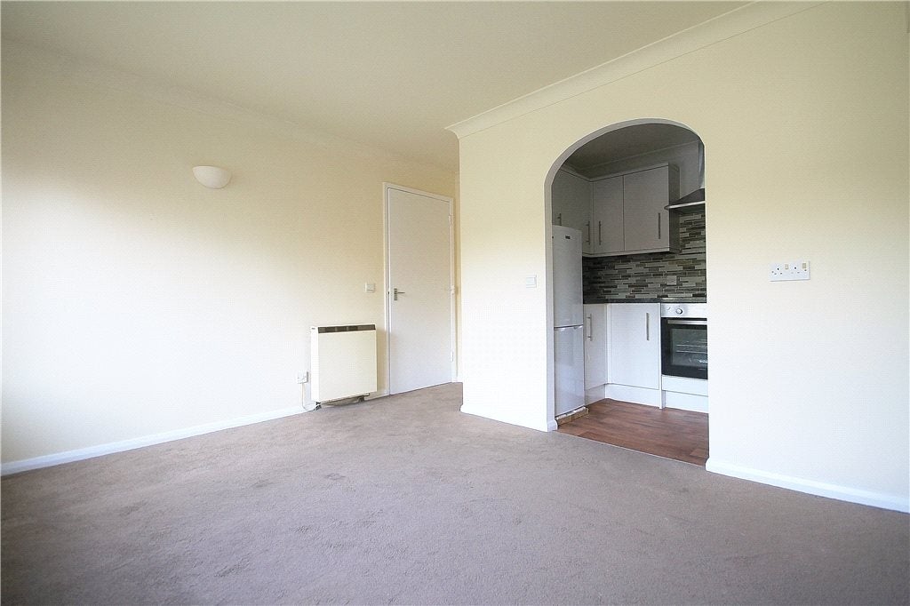 Flat Mayday Road in Greater London