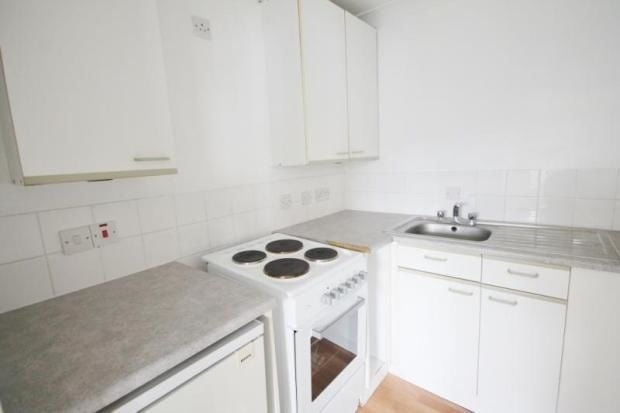 Flat Mayday Road in Greater London