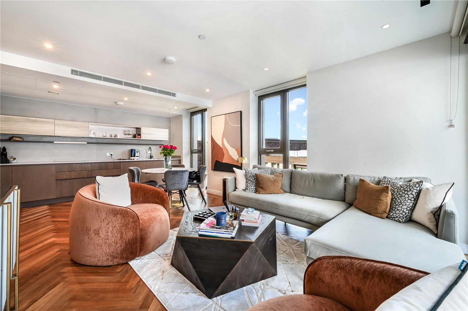 Flat Imperial Square in Greater London