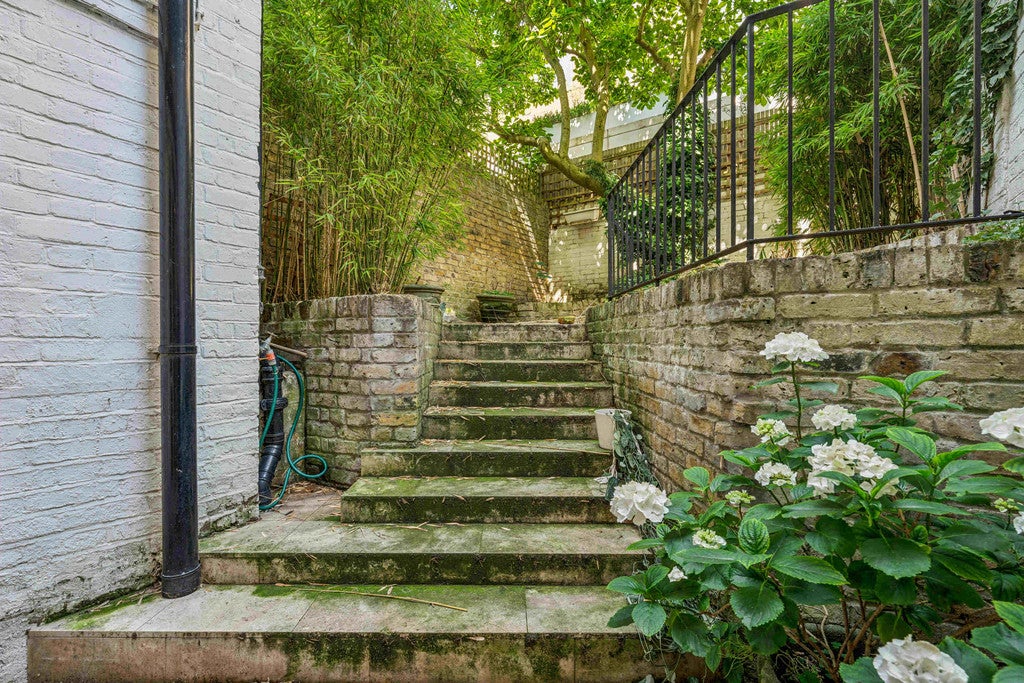 House Sloane Avenue in Greater London
