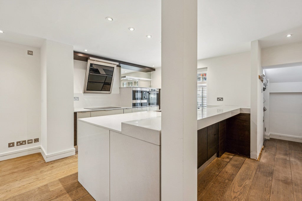 House Sloane Avenue in Greater London