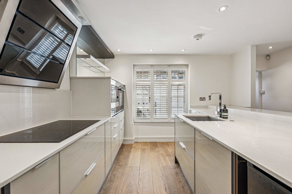 House Sloane Avenue in Greater London