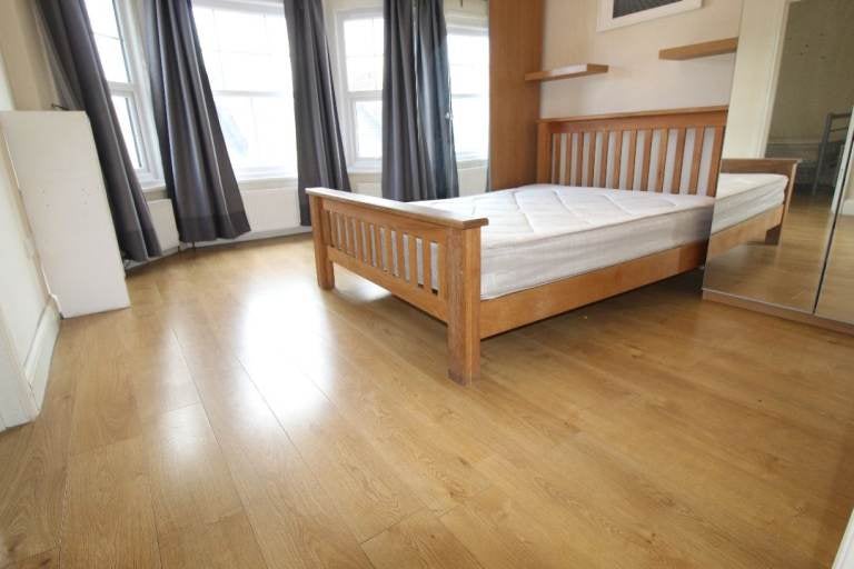 Flat Churchmead Road in Greater London