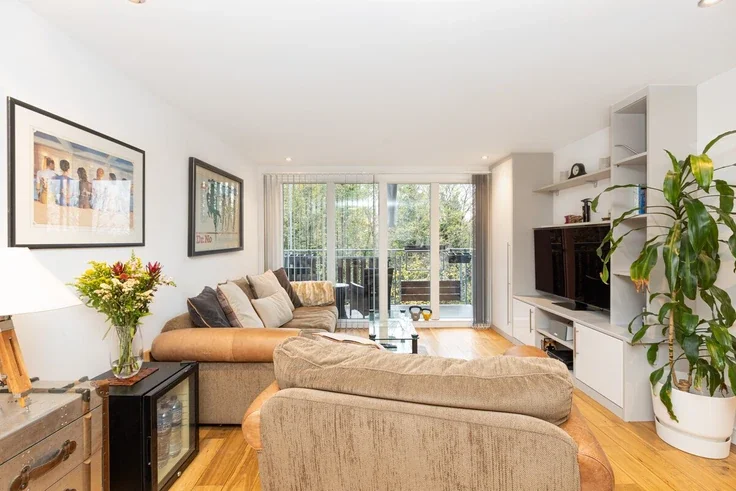 Flat Restell Close in Greater London