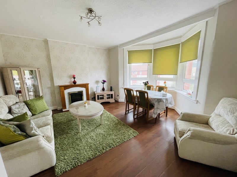 Room Broomknowes Road in Glasgow