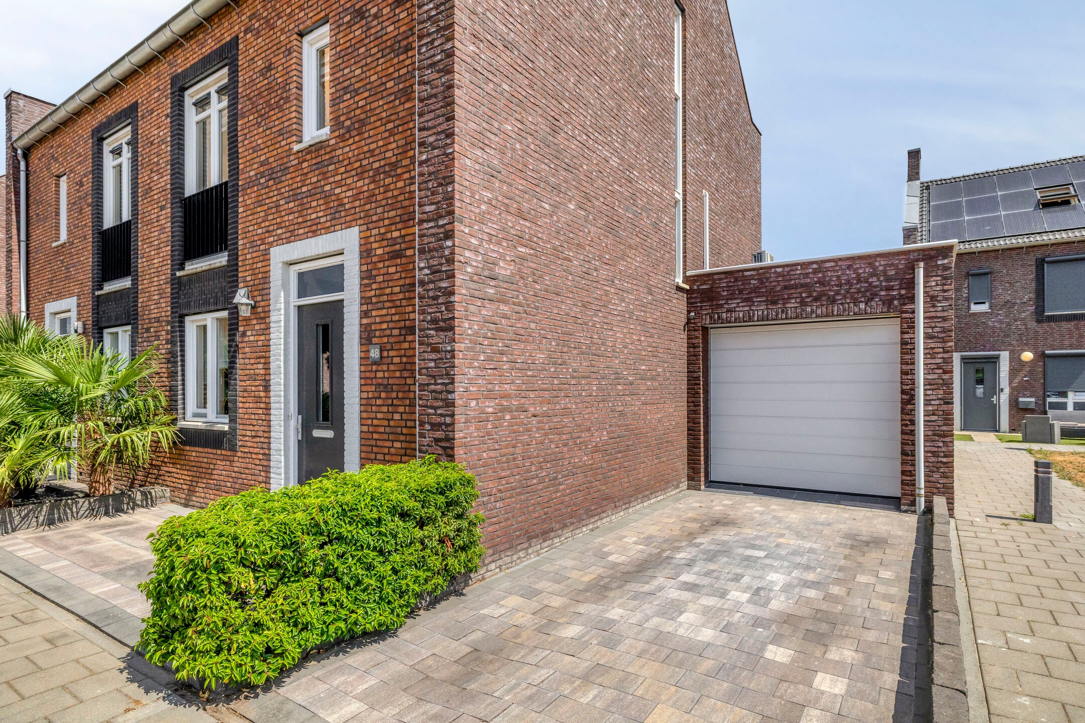 Twee-onder-één-kap te koop: Maximastraat 48, St. Willebrord