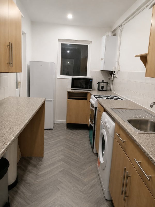 Room Ampers End in Basildon