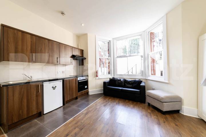Flat Iverson Road in Greater London