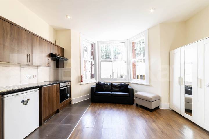 Flat Iverson Road in Greater London
