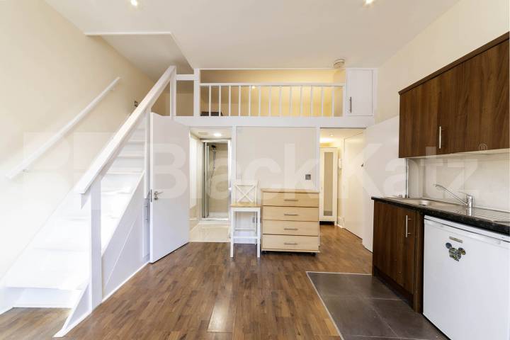 Flat Iverson Road in Greater London