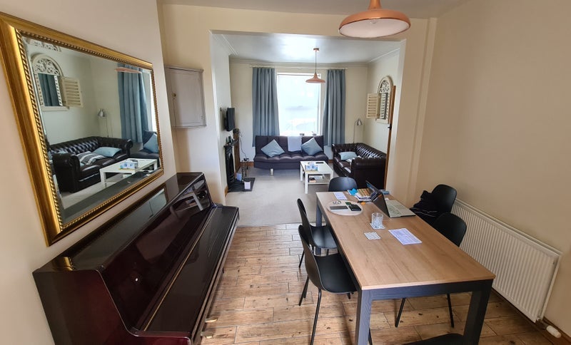 Room Pearl Street in Cardiff