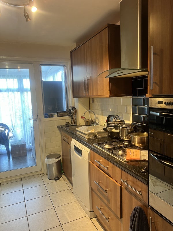 Room Purcell Road in Crawley