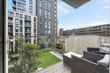 Flat Glenthorne Road in Greater London