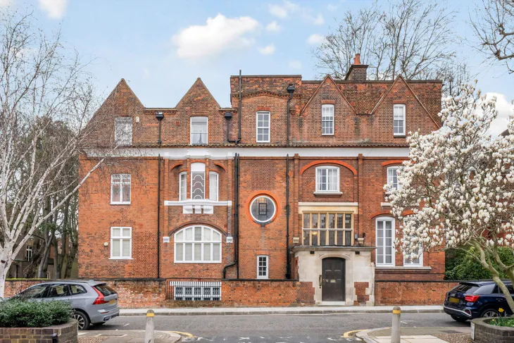 Flat Holland Park Road in Greater London