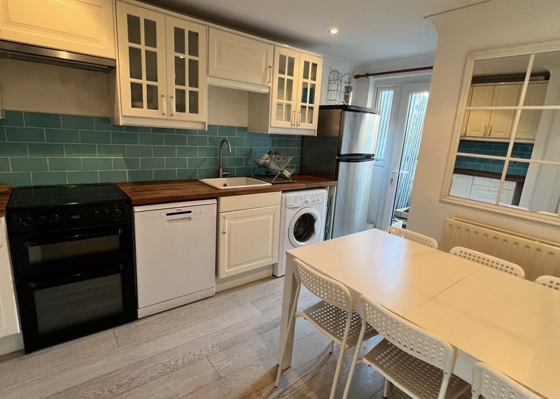 Flat Earlsmead Road in Greater London
