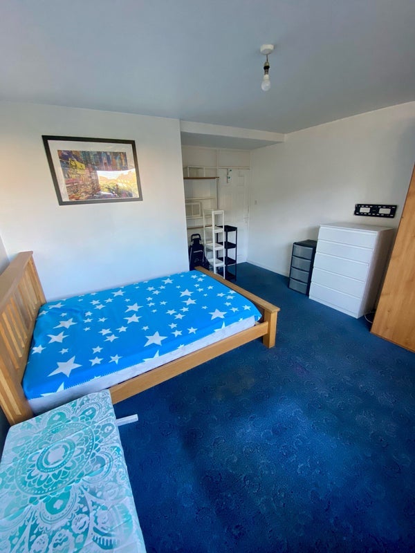 Room Burbage Close in Greater London