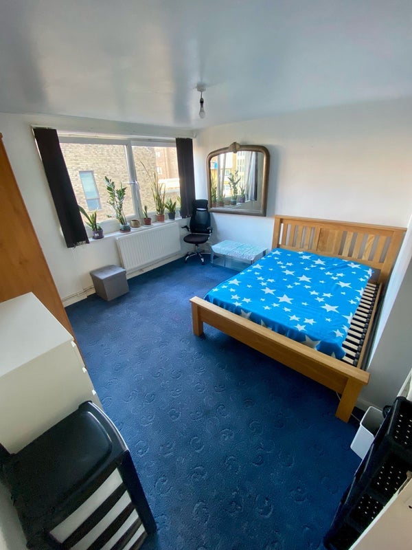 Room Burbage Close in Greater London