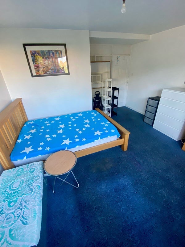 Room Burbage Close in Greater London
