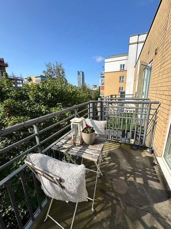 Room Windmill Lane in Greater London