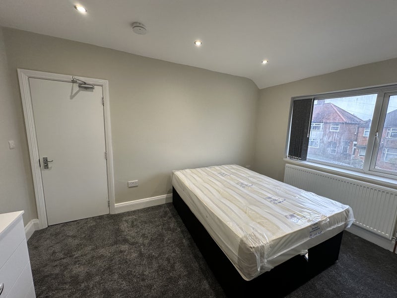 Room Cherington Road in Birmingham