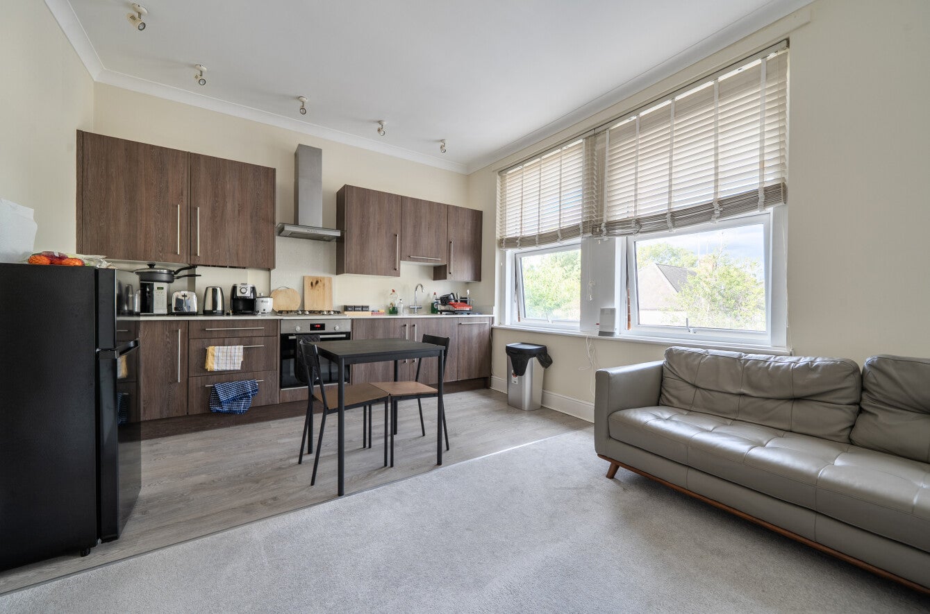 Flat Eversleigh Road in Greater London