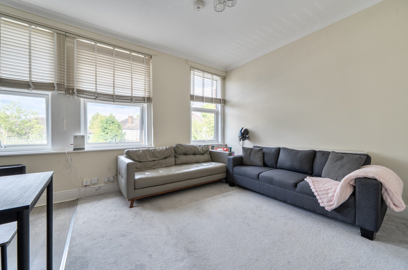 Flat Eversleigh Road in Greater London