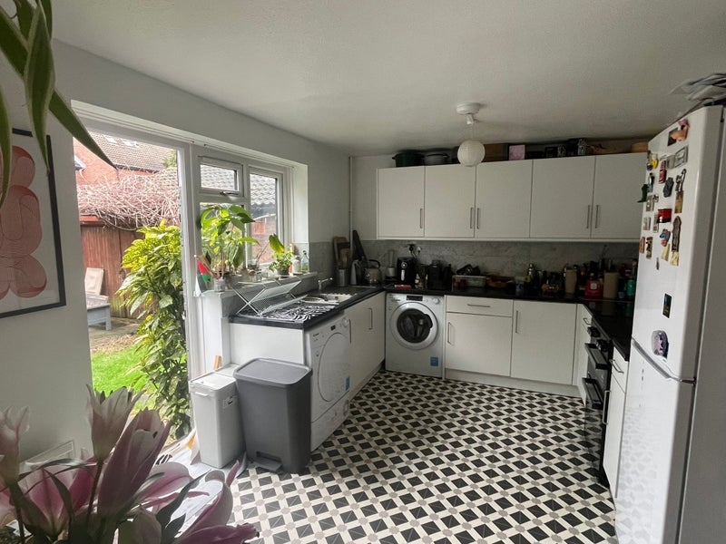 Room Ropemaker Road in Greater London