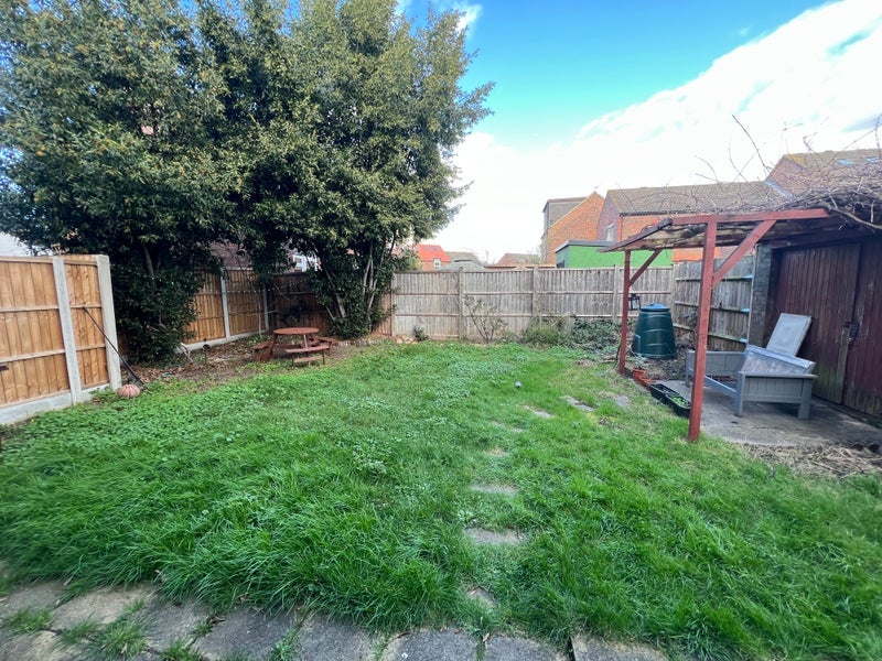 Room Ropemaker Road in Greater London