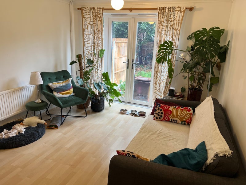 Room Ropemaker Road in Greater London