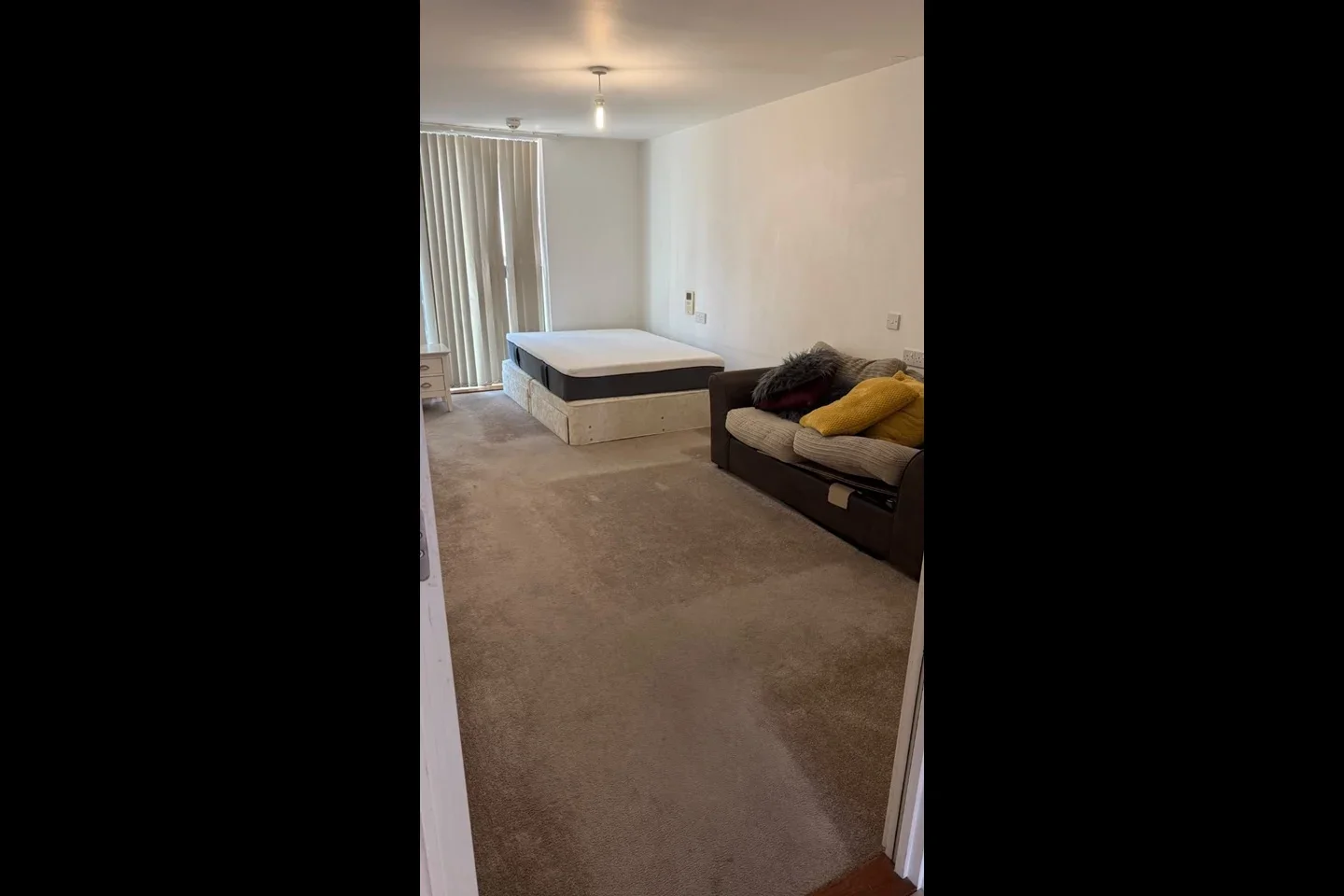 Room Larkwood Avenue in Greater London