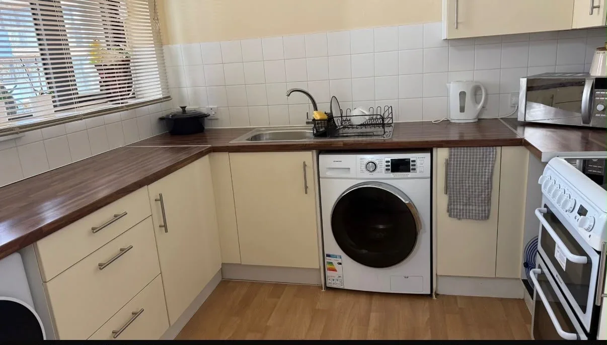 Room Larkwood Avenue in Greater London