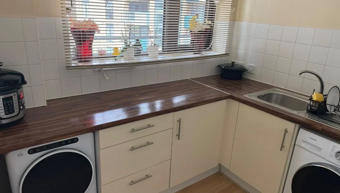 Room Larkwood Avenue in Greater London