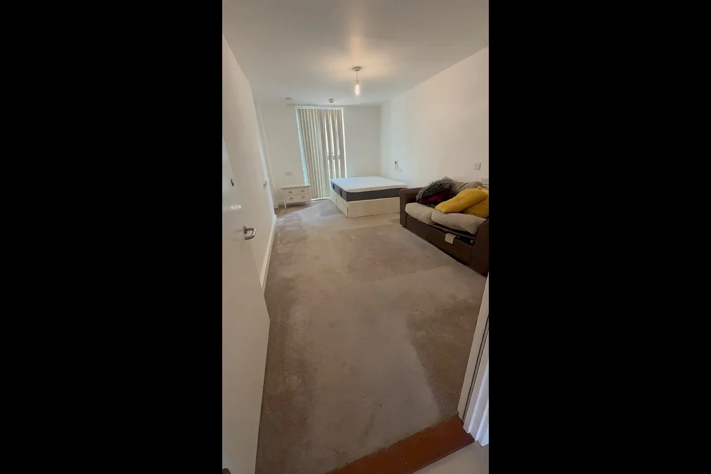 Room Larkwood Avenue in Greater London