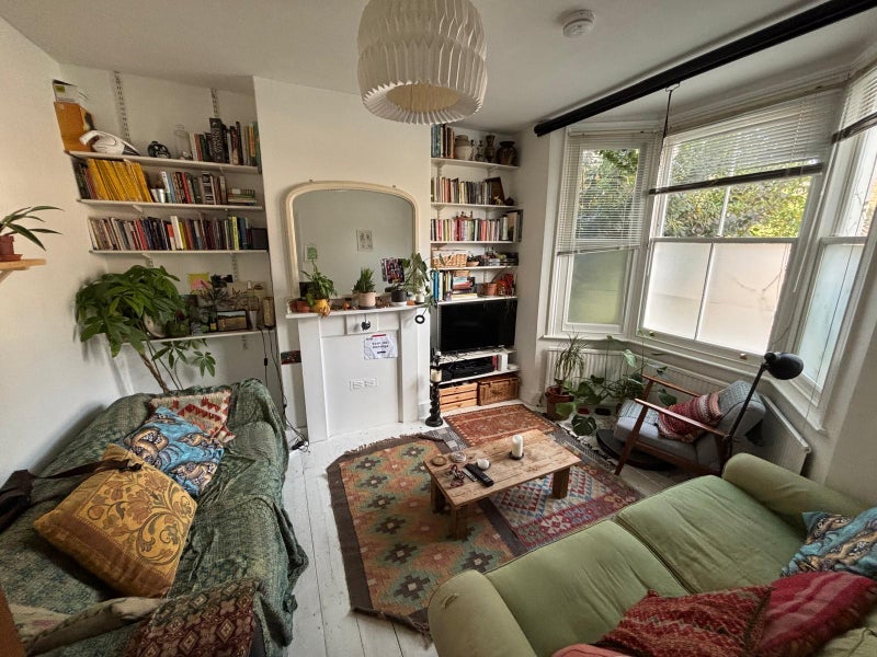 Room Chalgrove Road in Greater London