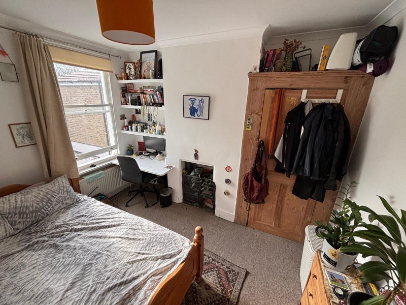 Room Chalgrove Road in Greater London