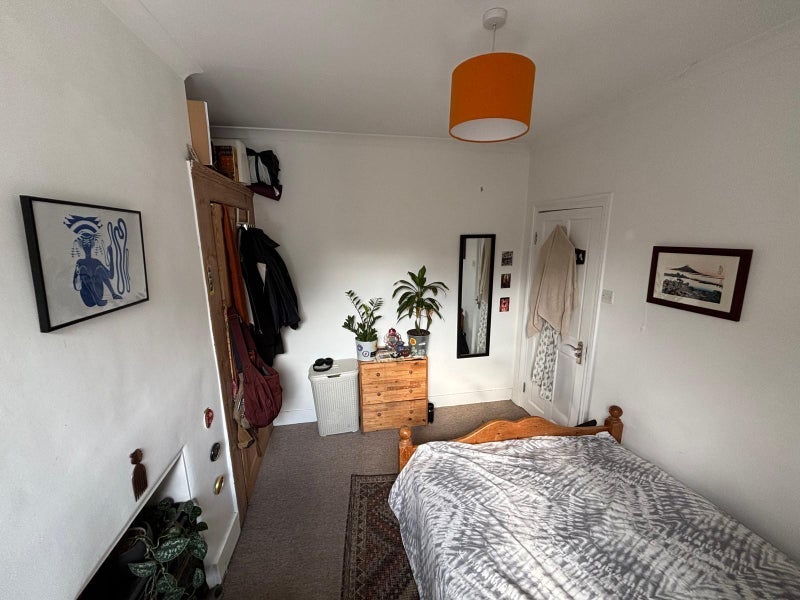 Room Chalgrove Road in Greater London