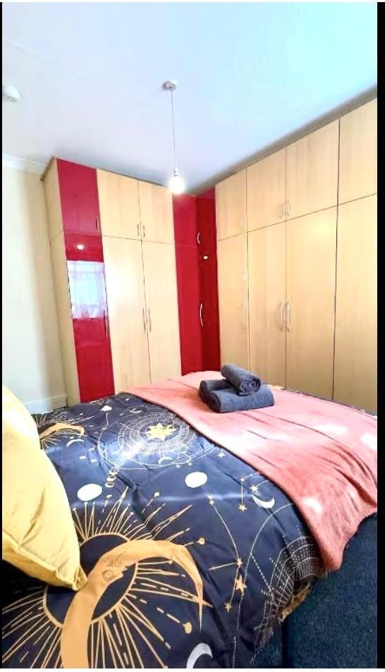 Room Oaklands Road in Greater London