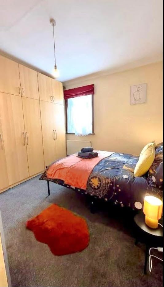 Room Oaklands Road in Greater London