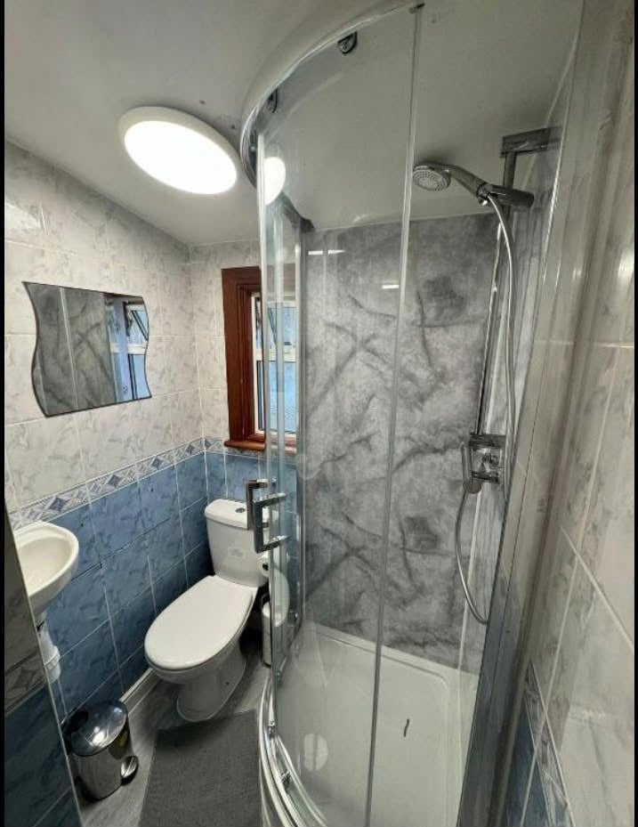 Room Oaklands Road in Greater London