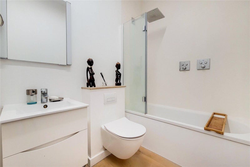Room Allestree Road in Greater London